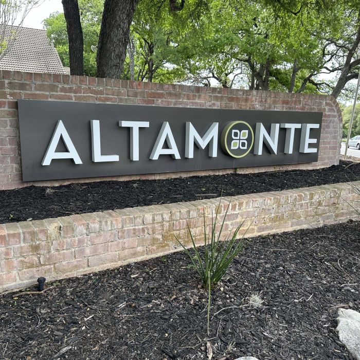 Altamonte Apartments sign