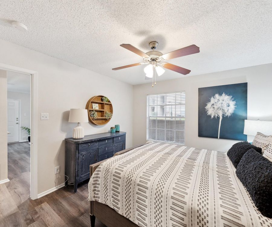 Altamonte Apartments  spacious bedroom